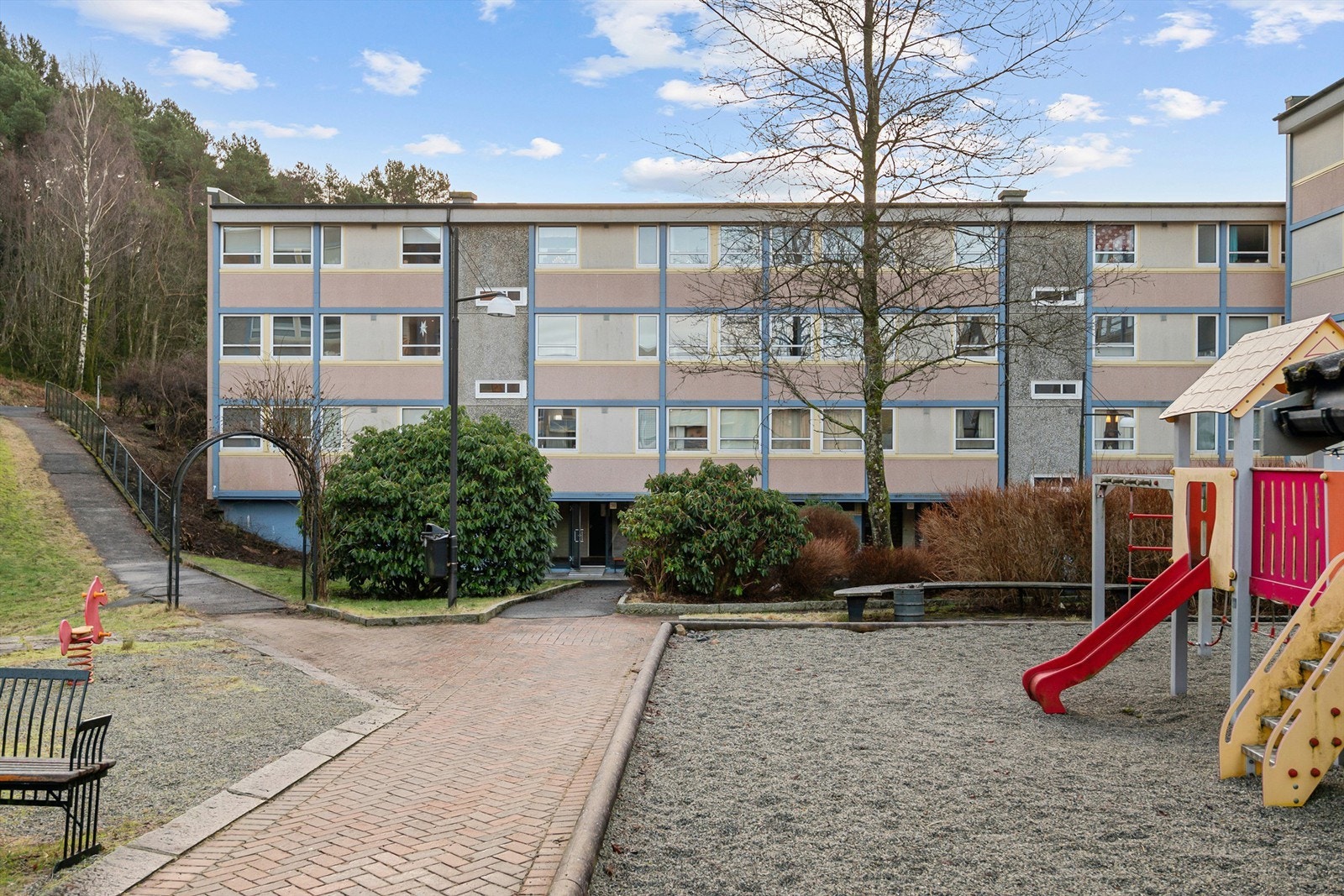 - Flott lekeplass for barna - Galleribilde