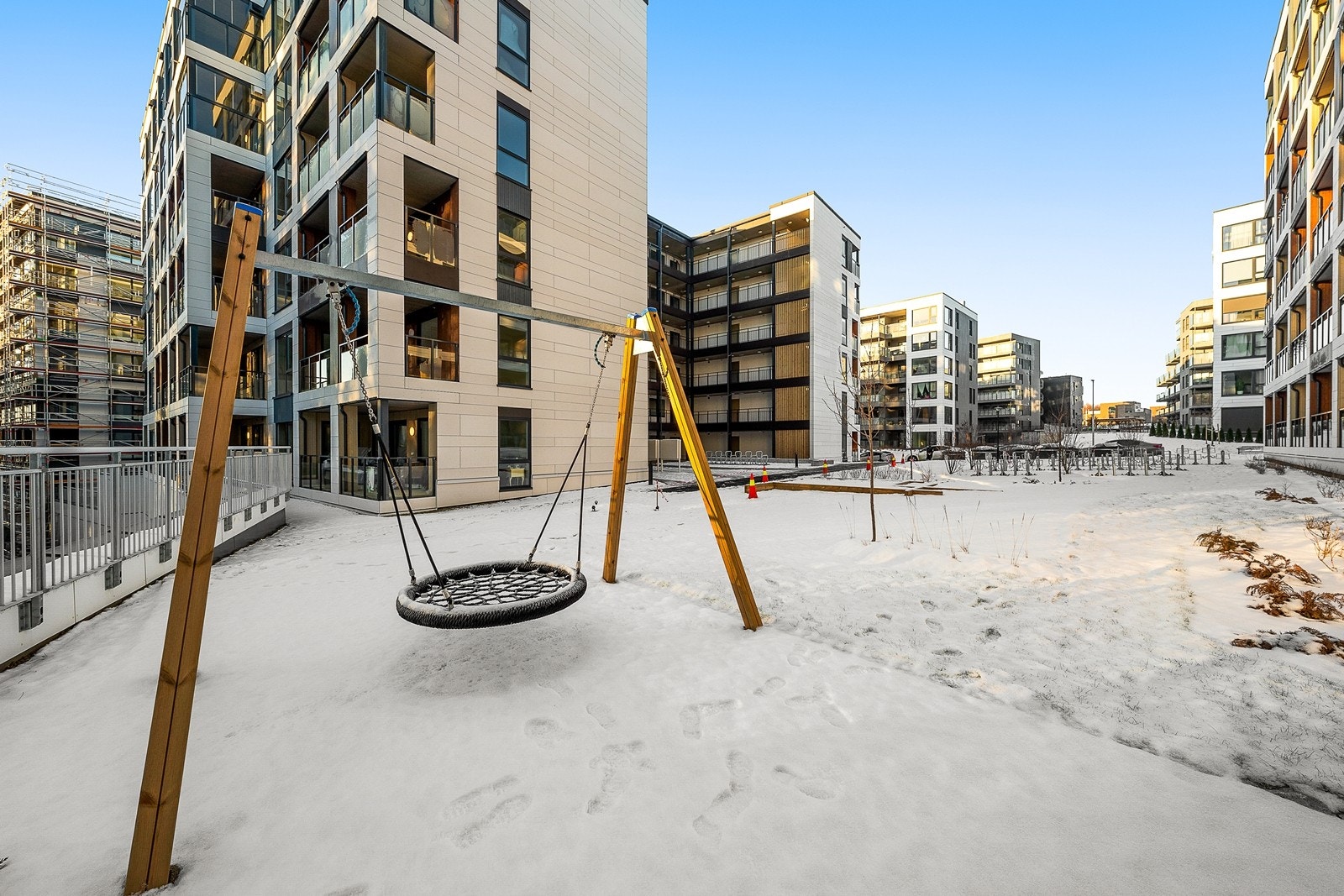 Flotte fellesområder med lekeplasser og sitteområder Galleribilde