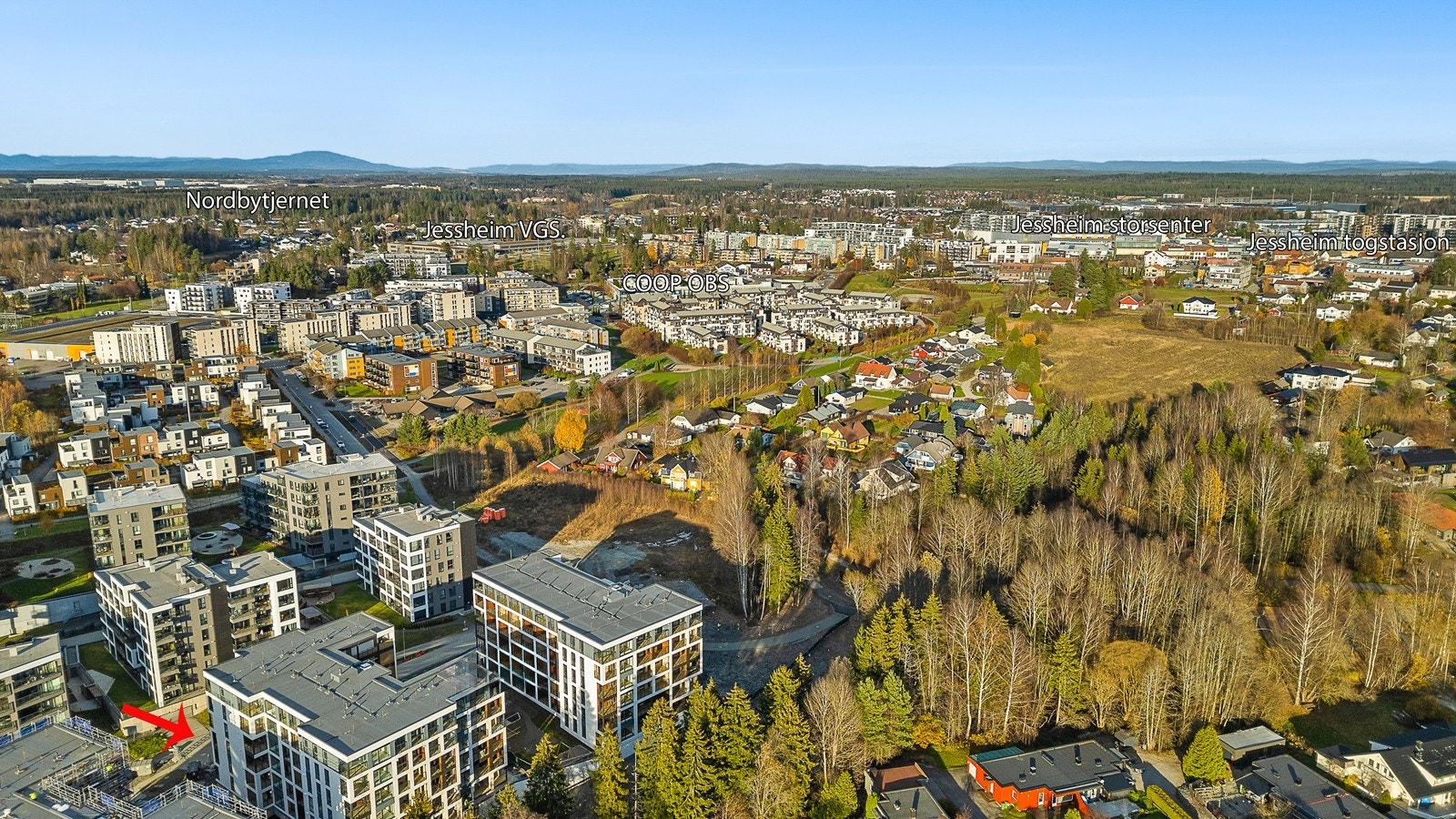 Dronebilde. Leiligheten ligger i underkant av 1 km fra Jessheim sentrum Galleribilde