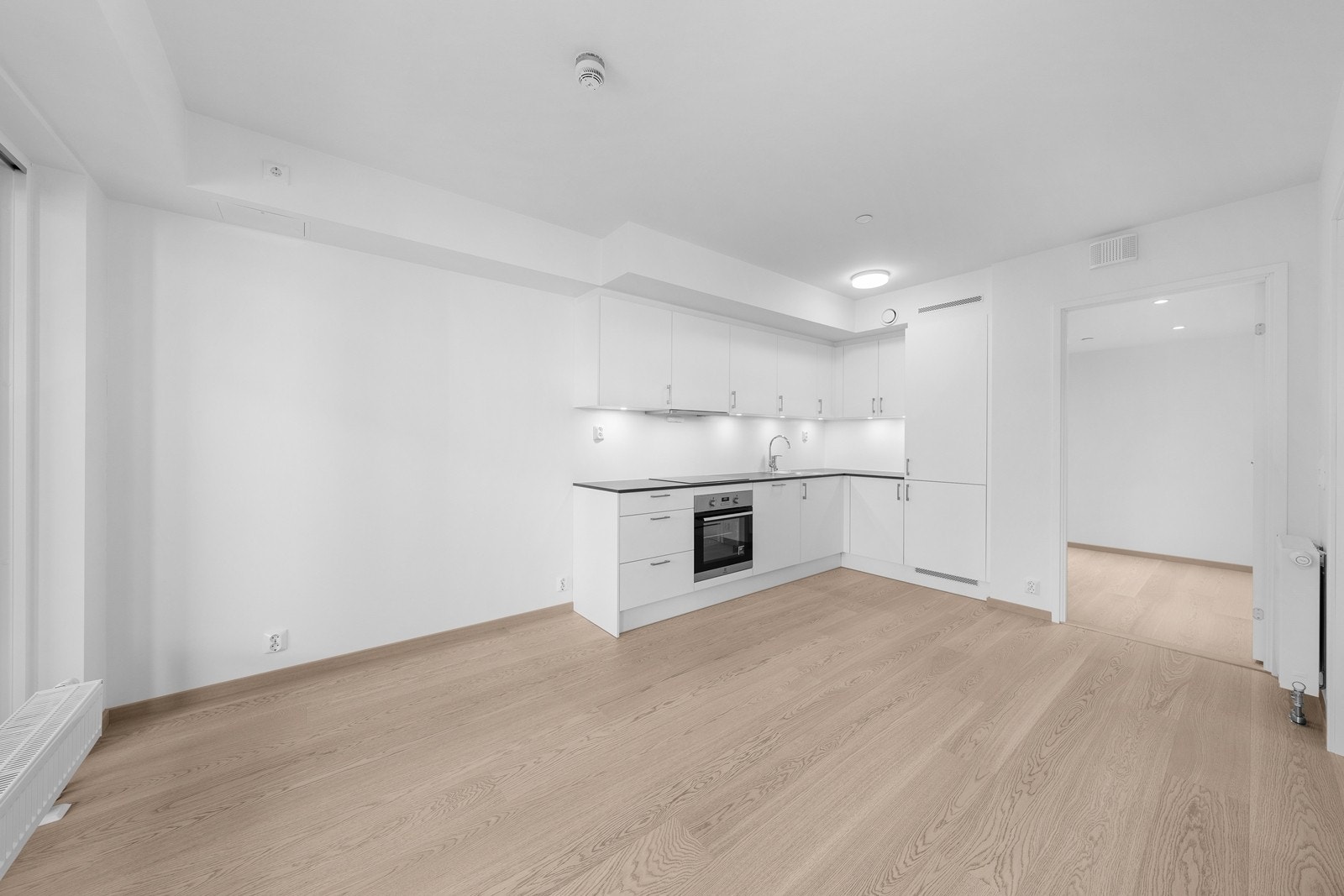 Leiligheten varmes opp med vannbåren oppvarming fra radiatorer Galleribilde