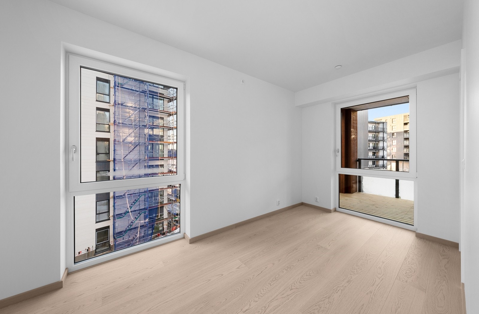 Romslig soverom med adkomst fra stue Galleribilde