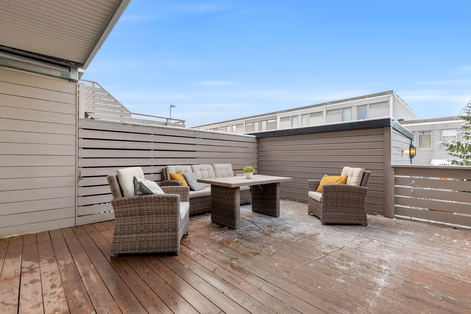 God plass til sittegruppe. Enkel tilgang til utvendig bod. Galleribilde