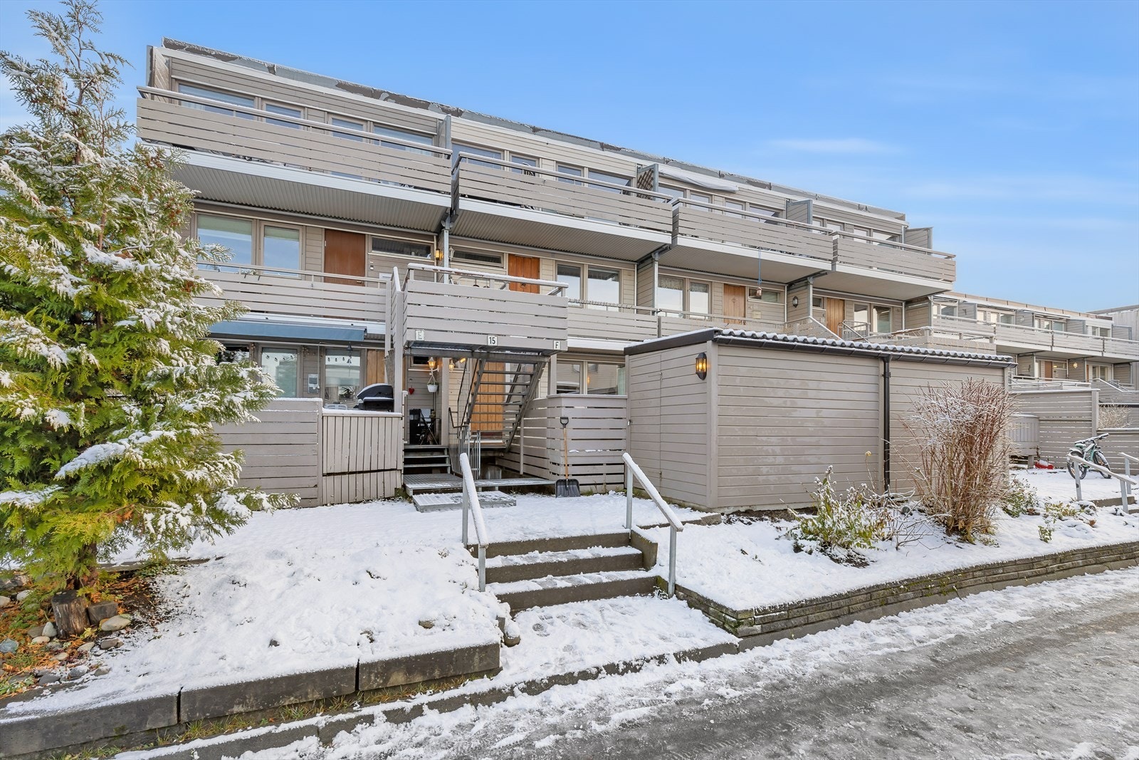 Området er kjent for godt bomiljø og godt utbygde tilbud innen idrett, friluftsliv og kommunikasjon. Galleribilde