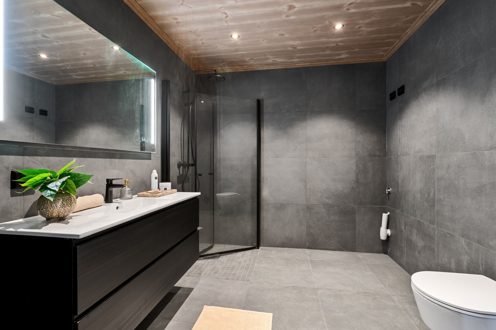 Lekkert bad i tidløs utførelse Galleribilde