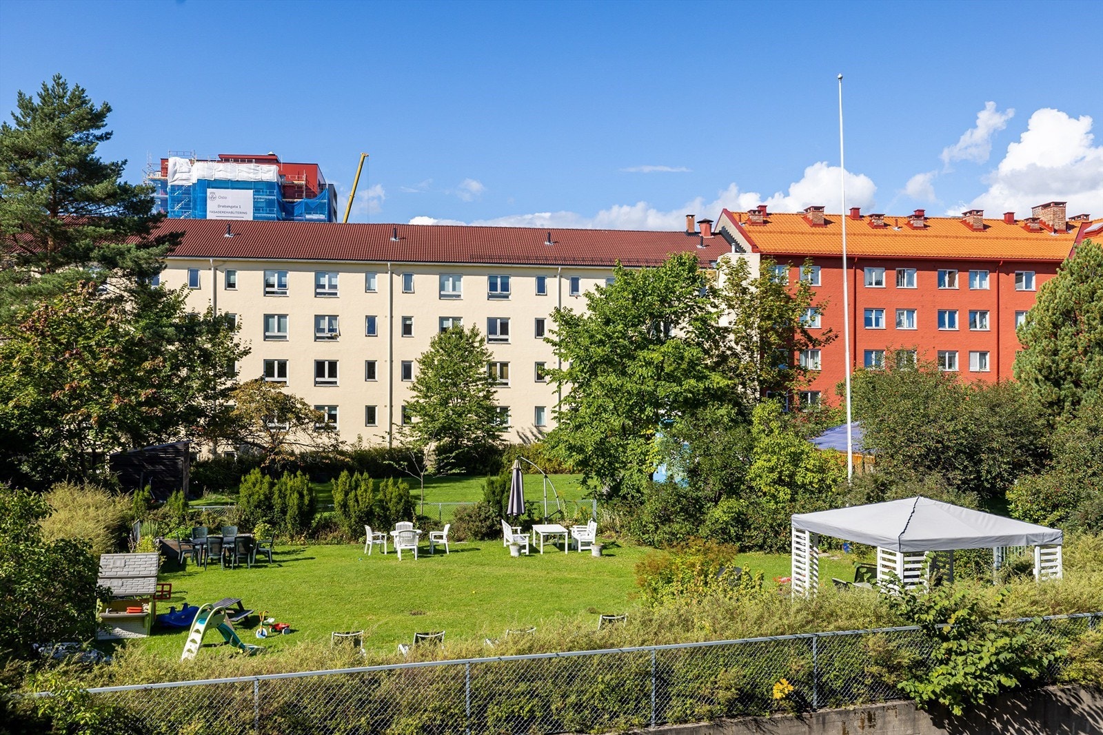 Vakre, solrike fellesarealer. Galleribilde