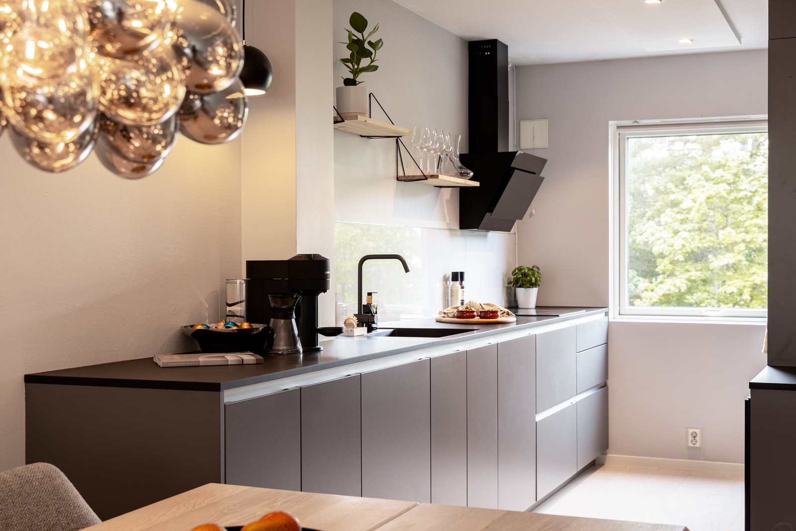 En god arbeidsplass for mesterkokken. Bon appetite! Galleribilde