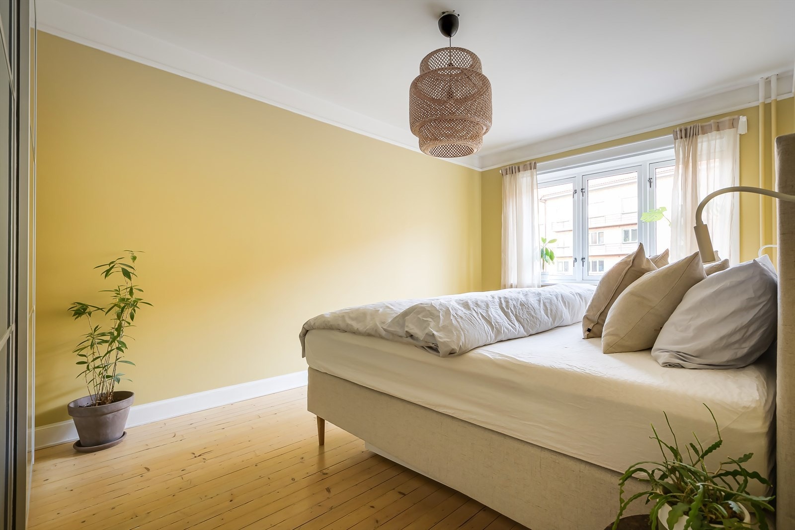 Soverommet i leiligheten oppleves meget lyst og luftig, med rikelig lysinnslipp og god størrelse. Galleribilde