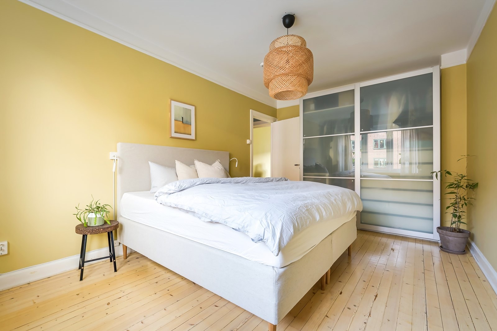 Det er satt inn garderobeskap som følger med leiligheten. Galleribilde