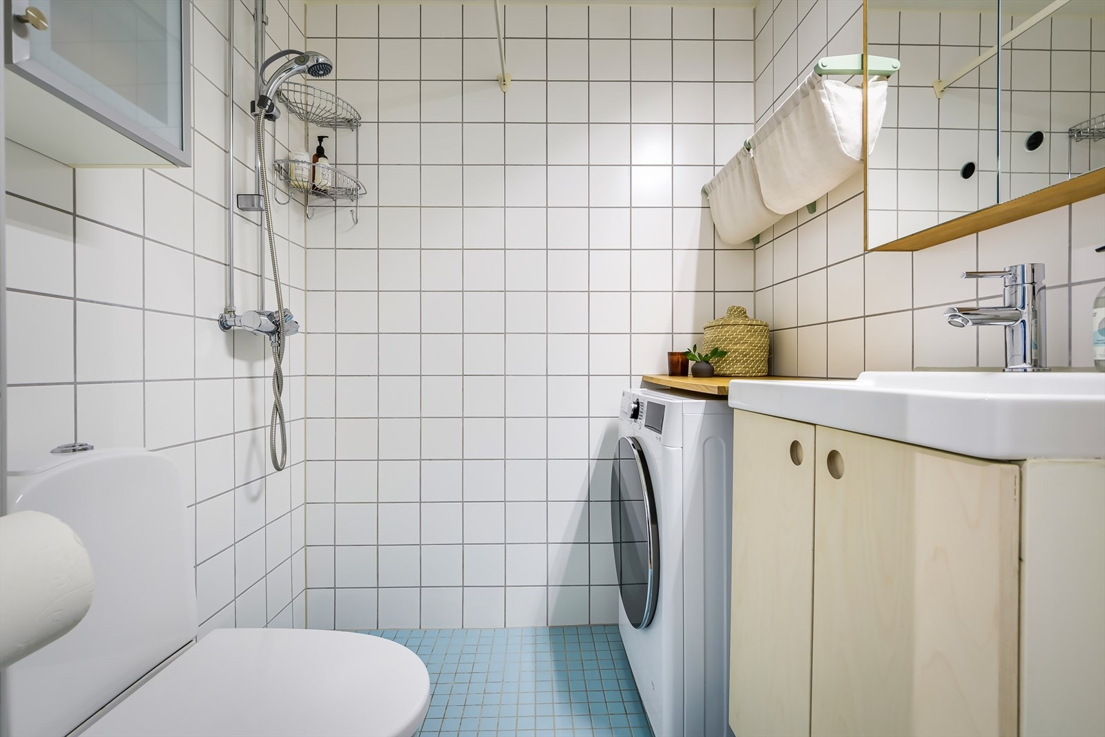 Badet ble sist pusset opp i regi av borettslaget i 2005, og har flislagt gulv med elektriske varmekabler samt flislagte vegger. Det ble senere lagt flis på flis i ca. 2012. Galleribilde