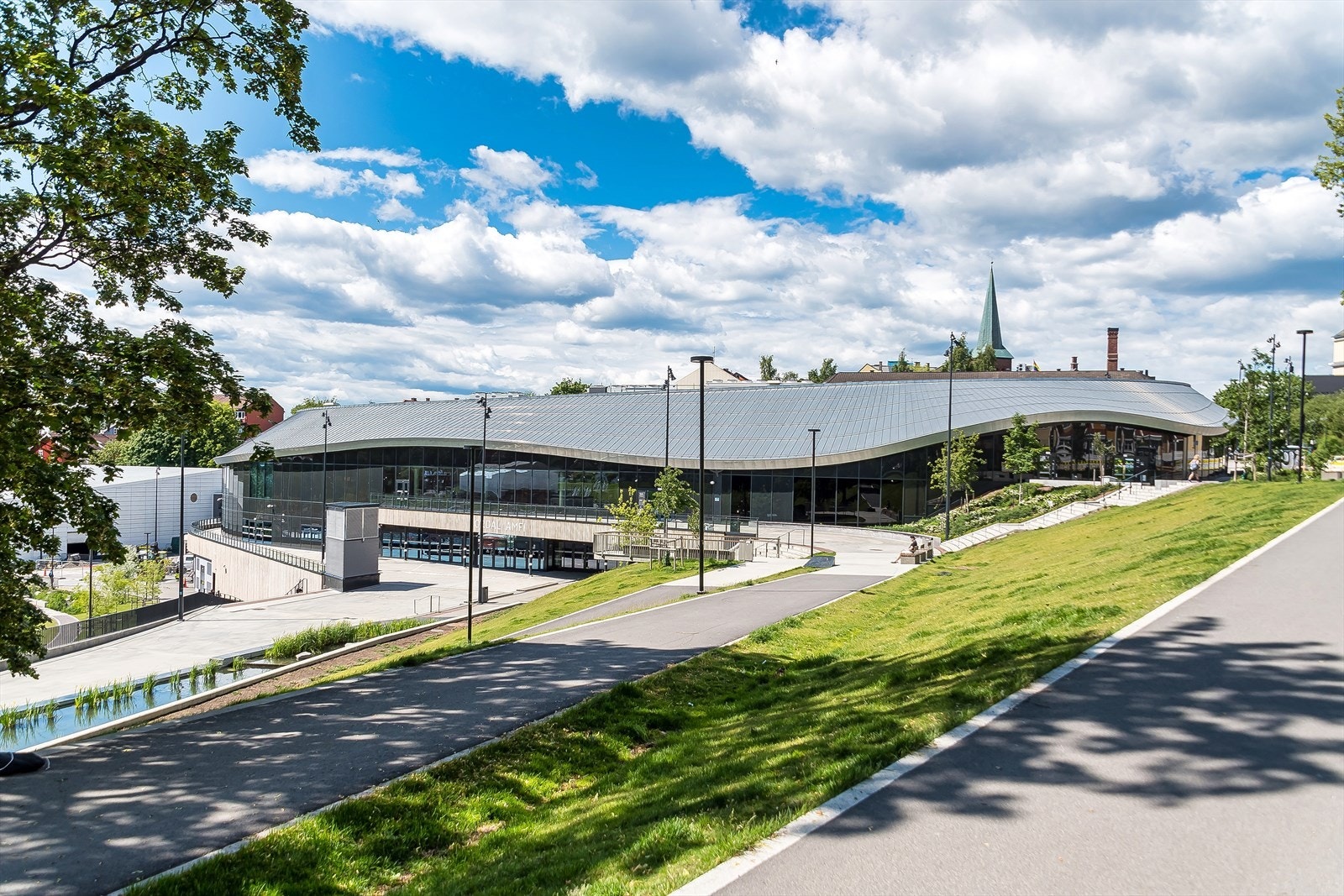 Jordal Amfi og idrettspark er et flott anlegg både for dem som er glad i hockey, og de som liker å trene utendørs. Galleribilde