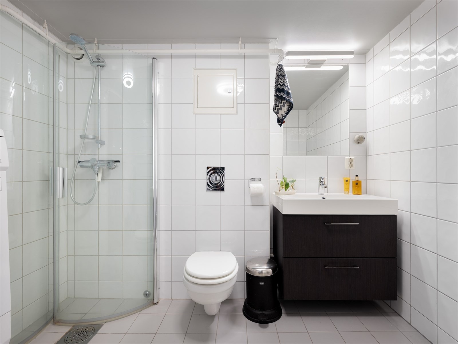 - Flislagt baderom med varme i gulv - Galleribilde