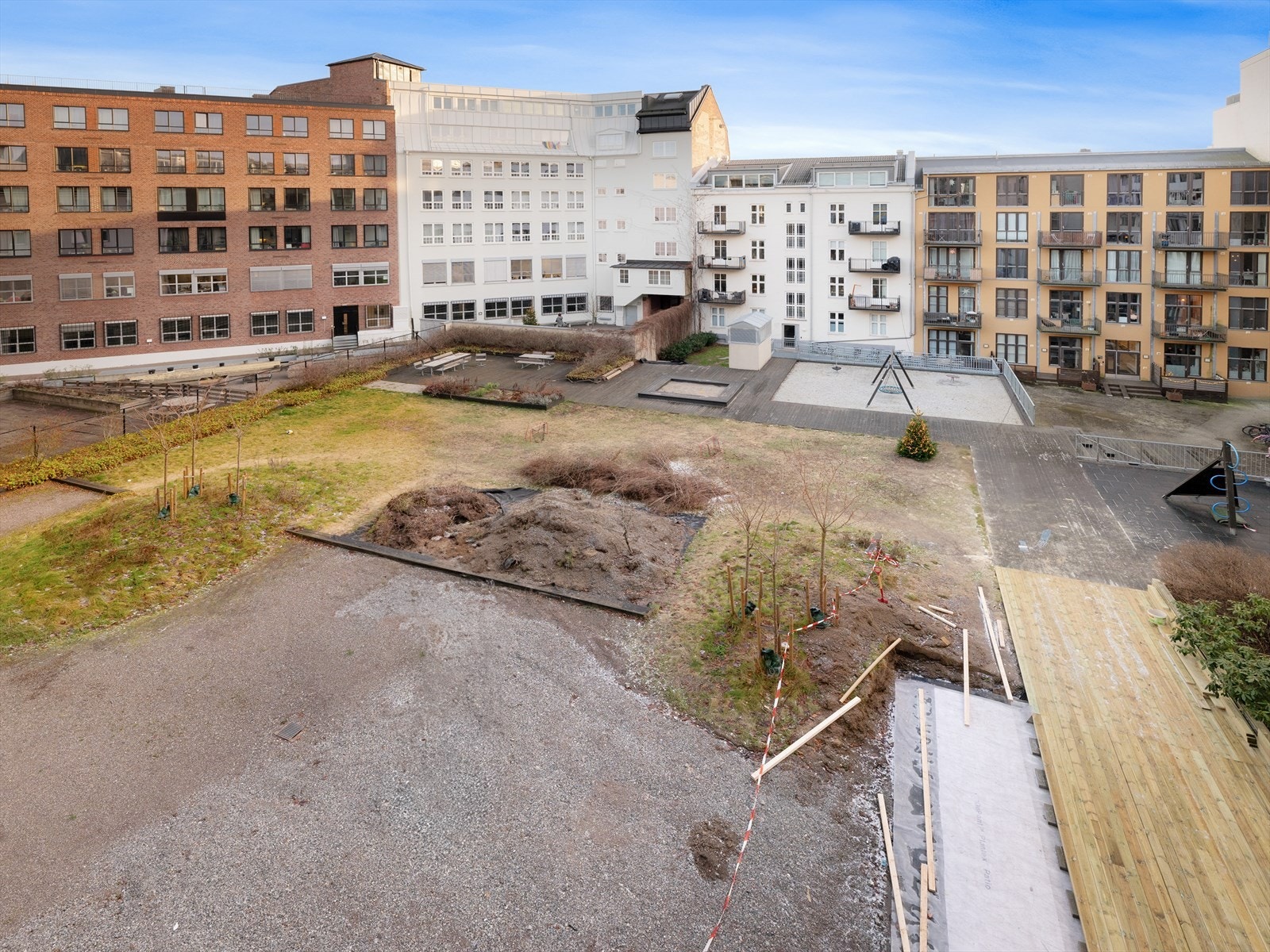 - Pent opparbeidet lukket bakgård - Galleribilde