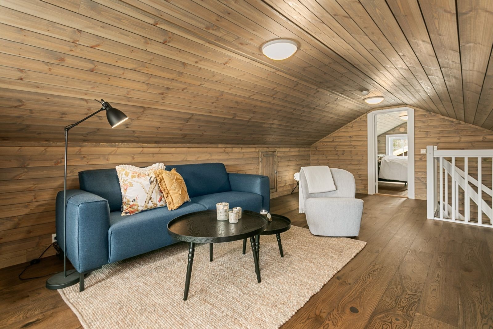 Hemsrommene er godt egnet som gjesterom og en loftstue hvor barna kan holde til. Galleribilde