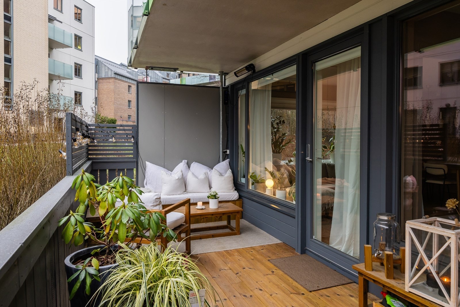 Leiligheten har en fantastisk terrasse på 15 kvm, perfekt for utendørs nytelse. Galleribilde