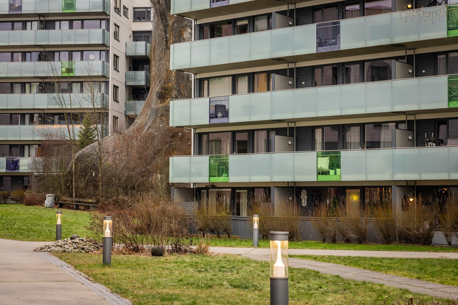 Her vil du bo i attraktivt og rolig boområde, samtidig som det er kort vei til sentrums yrende liv. Galleribilde