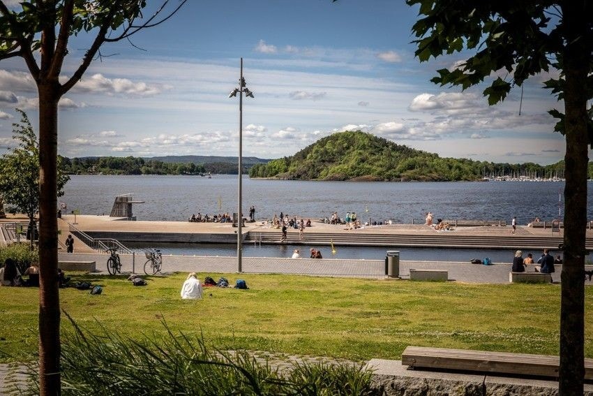Gangavstand til Sørenga sjøbad. En populær og flott badeplass ytterst på Sørenga i Oslo. Galleribilde