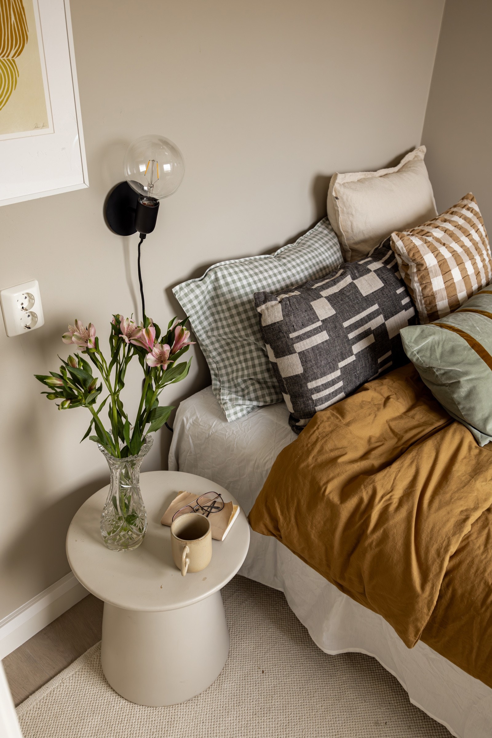 Leiligheten har et lyst og koselig soverom. Galleribilde