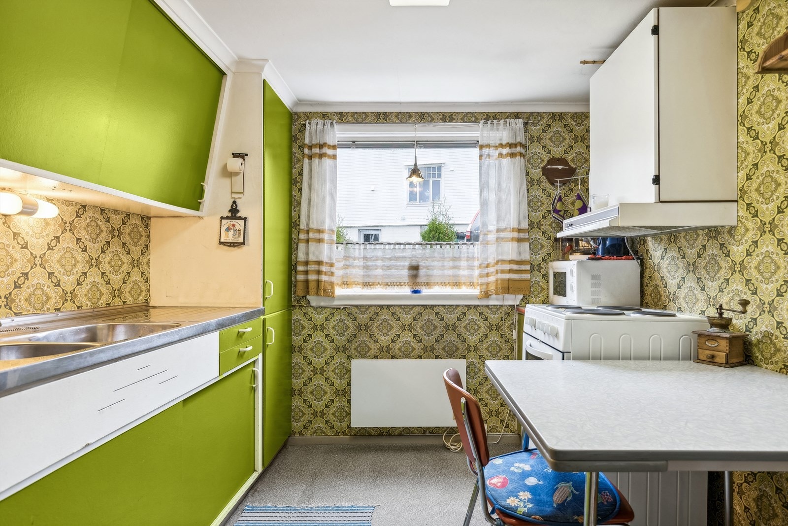 Kjøkken av eldre standard. Galleribilde