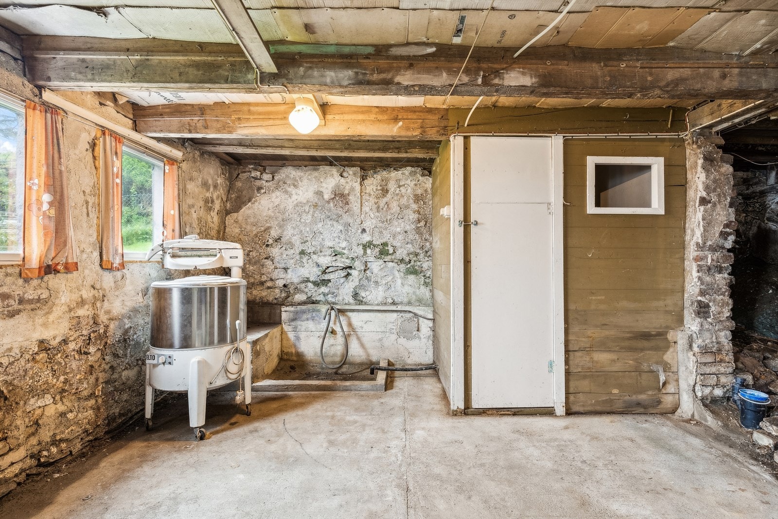 Boligen har grovkjeller, perfekt for ekstra lagring. Galleribilde