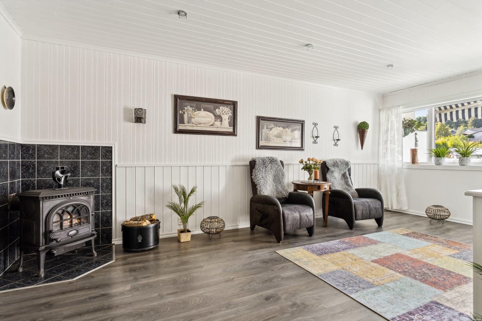 Vedfyring gir god varme på kalde vinterdager. Galleribilde