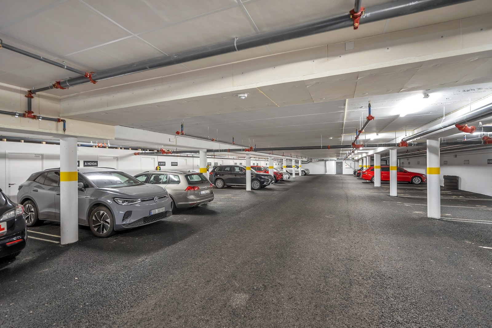 Med leiligheten følger egen garasjeplass. Galleribilde