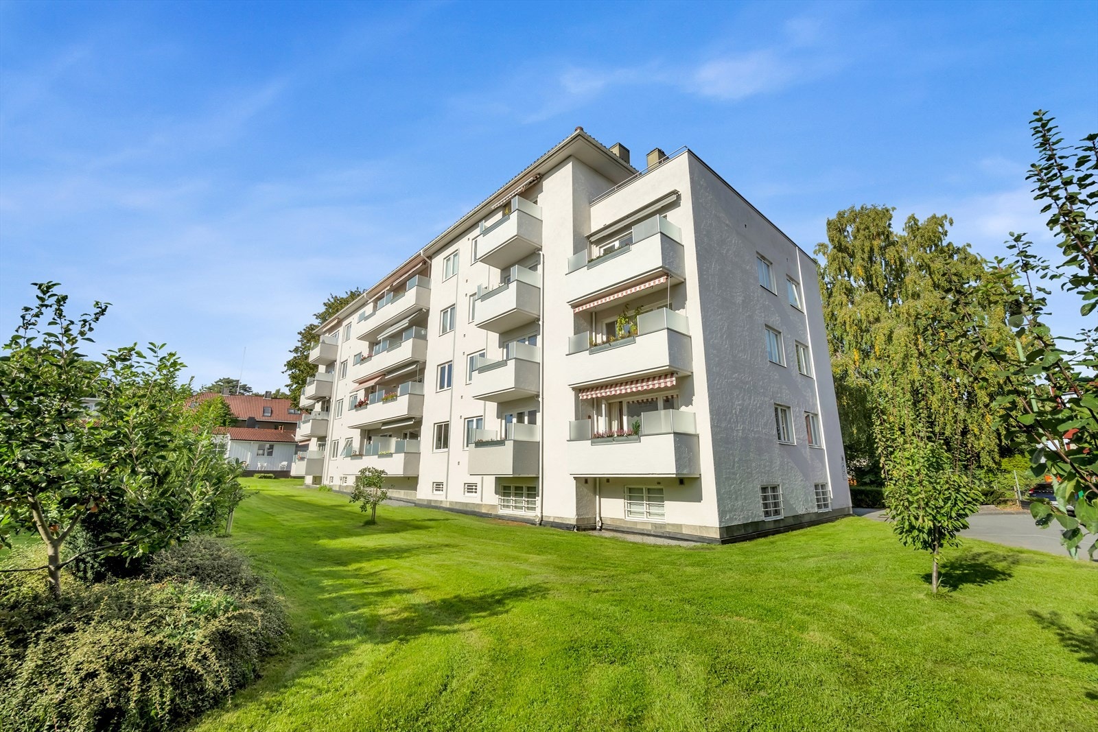 Dette er et ideelt uterom for sosialt samvær, lek og avslapning i vakre omgivelser. Galleribilde