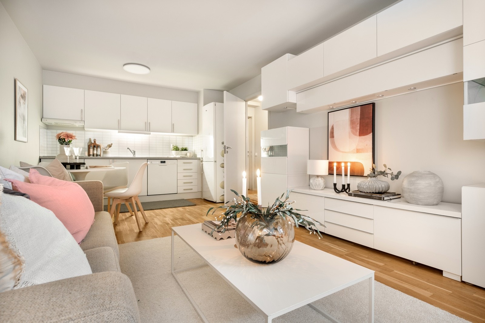 Proaktiv Eiendomsmegling ved Lisbeth Kristengård har gleden av å presentere en lys og praktisk leilighet med en separat utleiedel med leieinntekt på ca. kr. 8.000,- pr. mnd på Bergheim/Moholt. Galleribilde