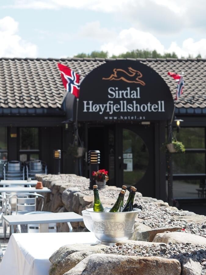 Sirdal Høyfjellshotell ligger i gangavstand fra hytta. Perfekt for afterski og middag med gode venner. Galleribilde