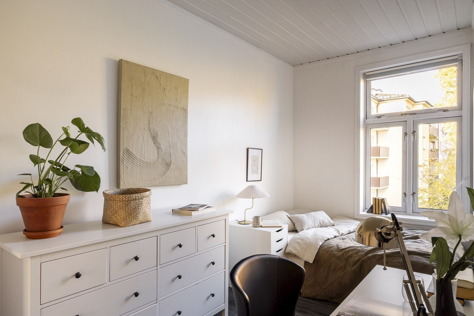 Soverom 3 - Romslig soverom med god plass til dobbeltseng og ønsket møblement Galleribilde