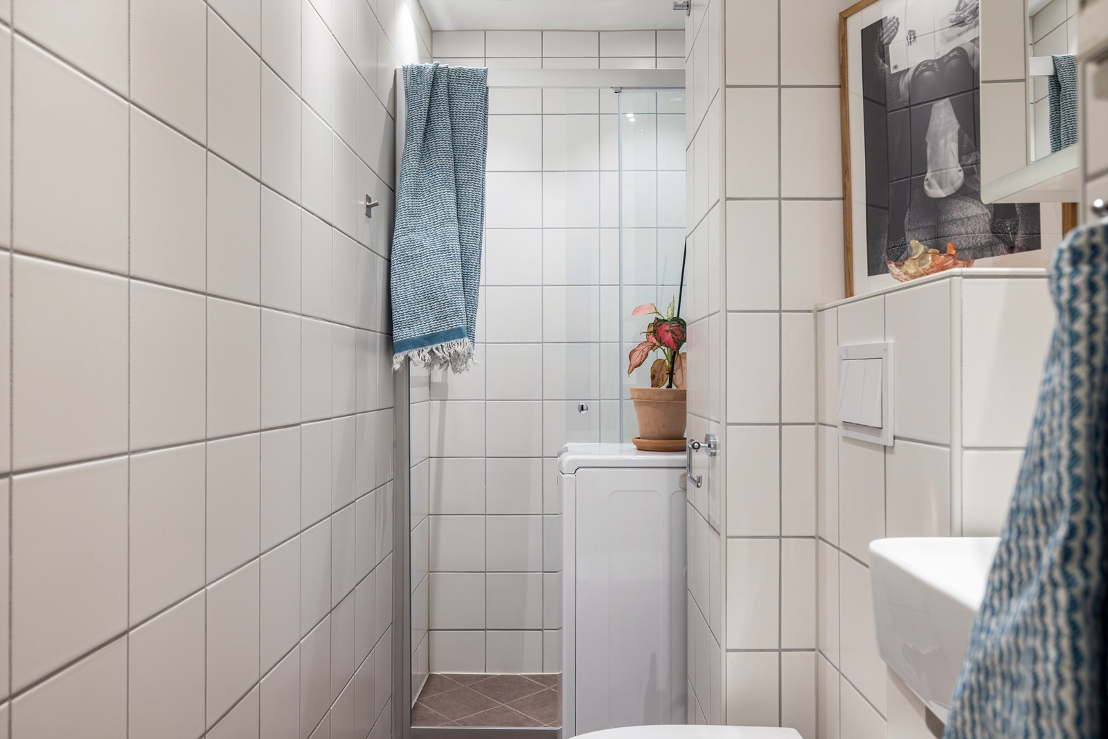 Pent flislagt bad, pusset opp i regi av borettslaget i 2014. Galleribilde