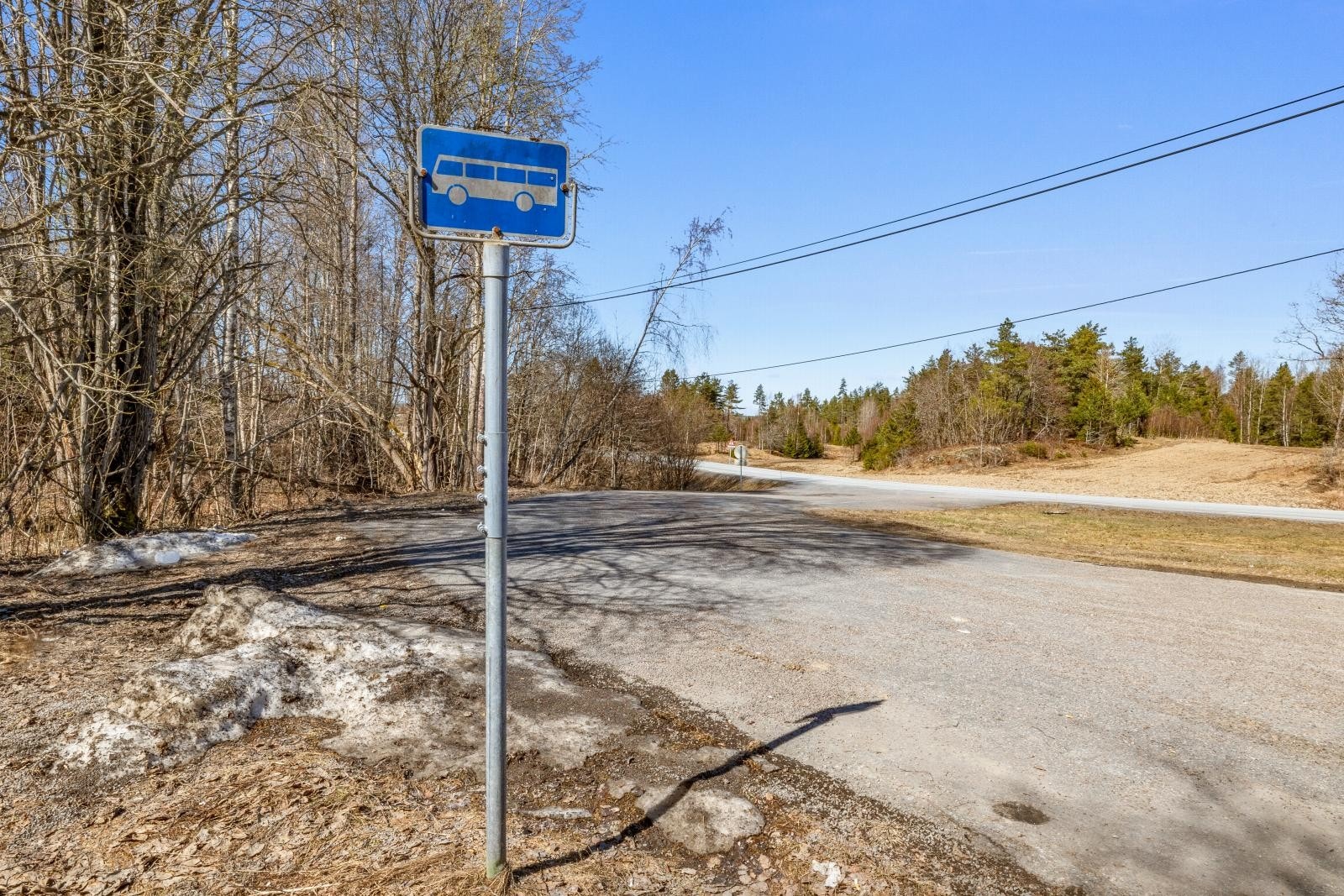 Her stopper skolebussen. Galleribilde