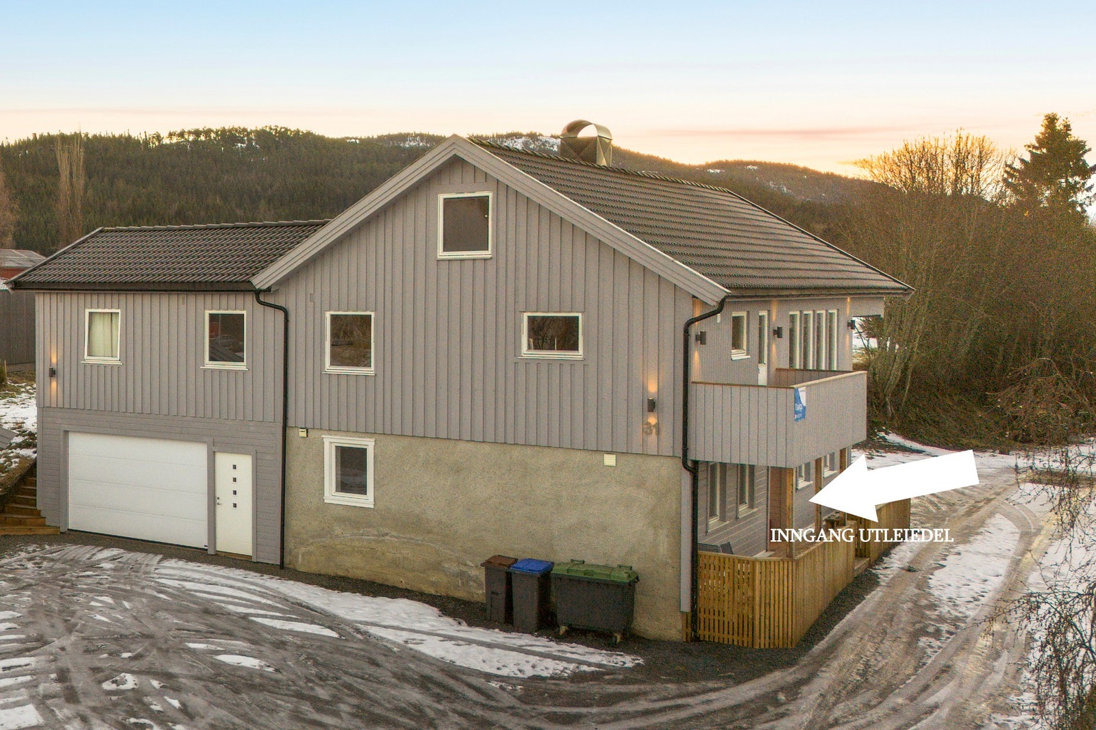 Separat inngangsparti for utleiedelene. Galleribilde