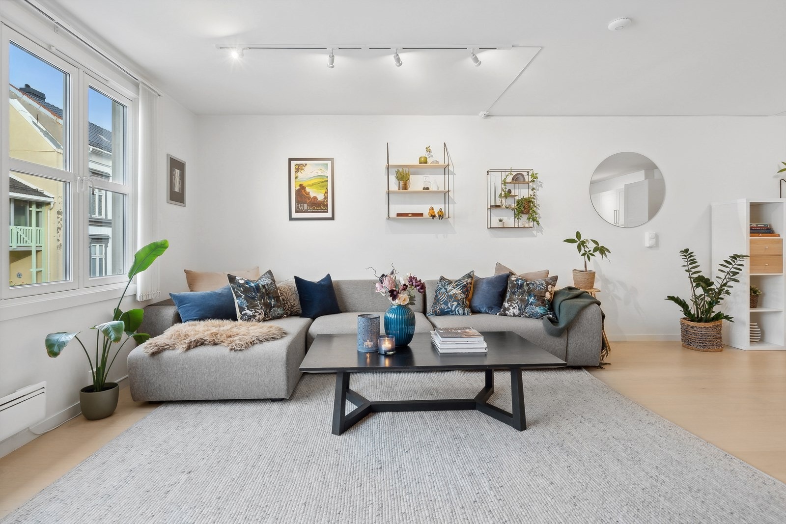 Leiligheten er totalrenovert i 2019 og holder en gjennomgående god standard. Galleribilde