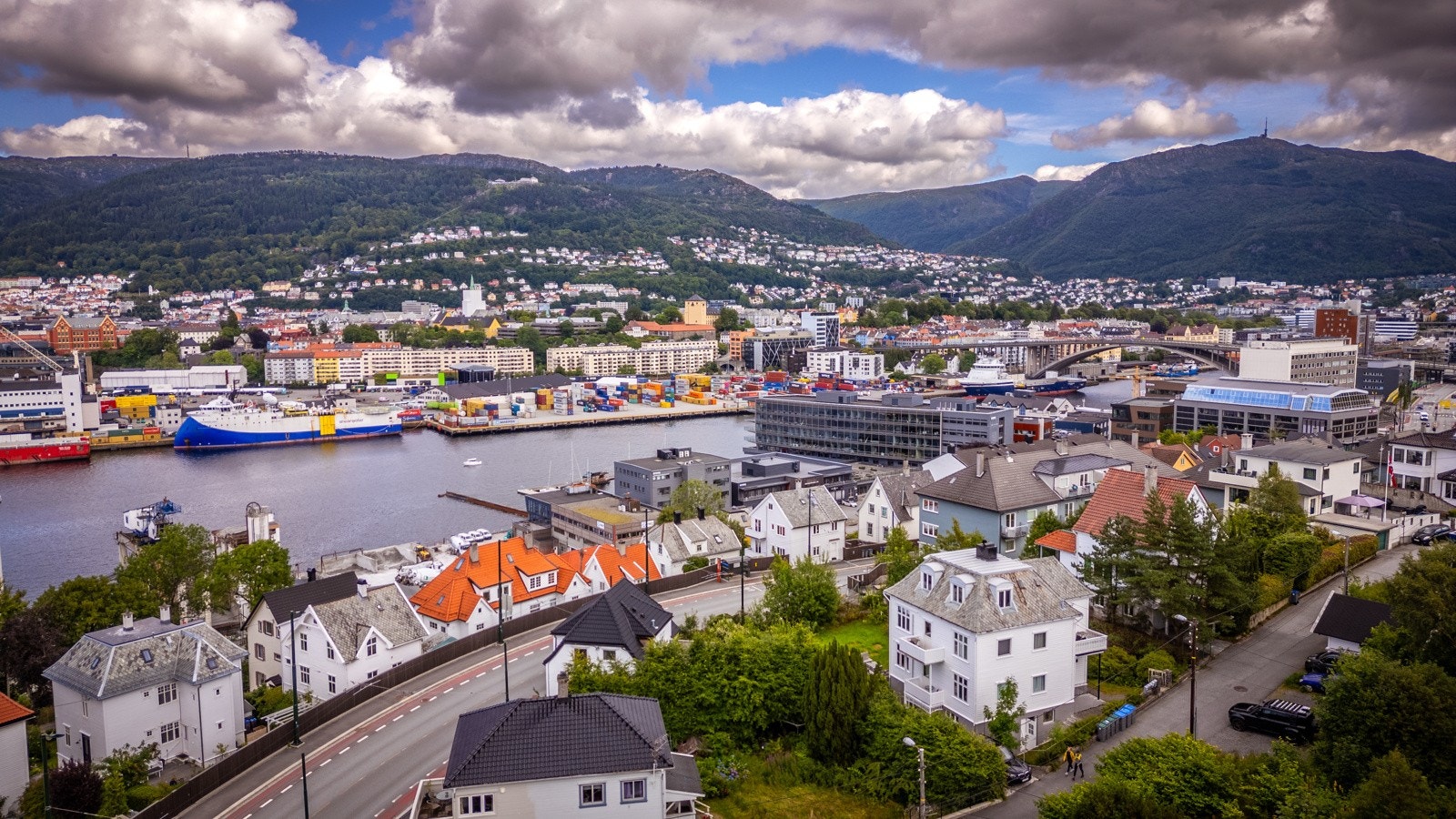 Området har svært godt kollektivtilbud som tar deg til sentrum på få minutter Galleribilde