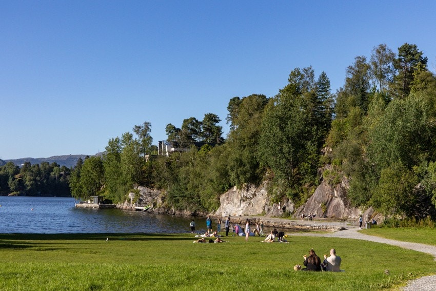 Skjoldabukta, en populær destinasjon for mange på sommerstid! Galleribilde
