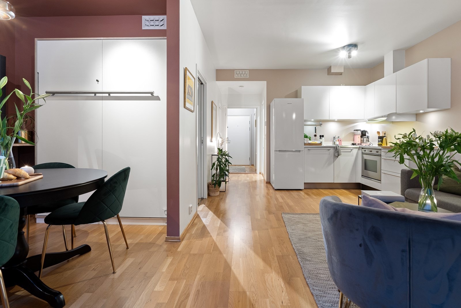 Praktisk med skapseng (medfølger) hvor gjester kan overnatte Galleribilde