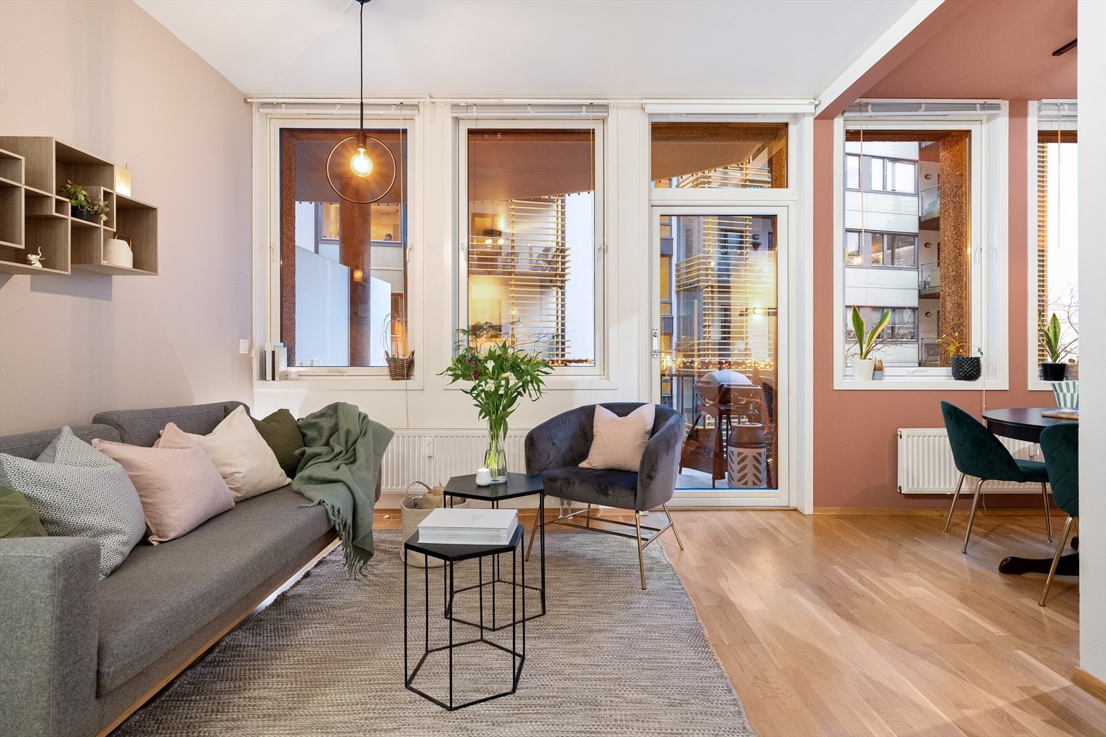 Store vindusflater sørger for optimal belysning Galleribilde