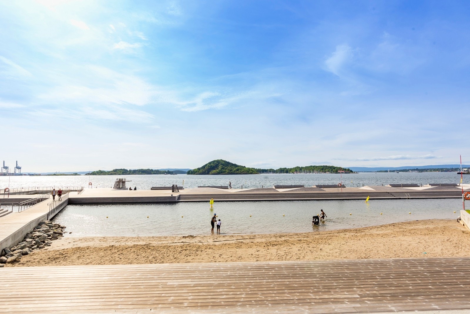 Badestrand på Sørenga. Galleribilde