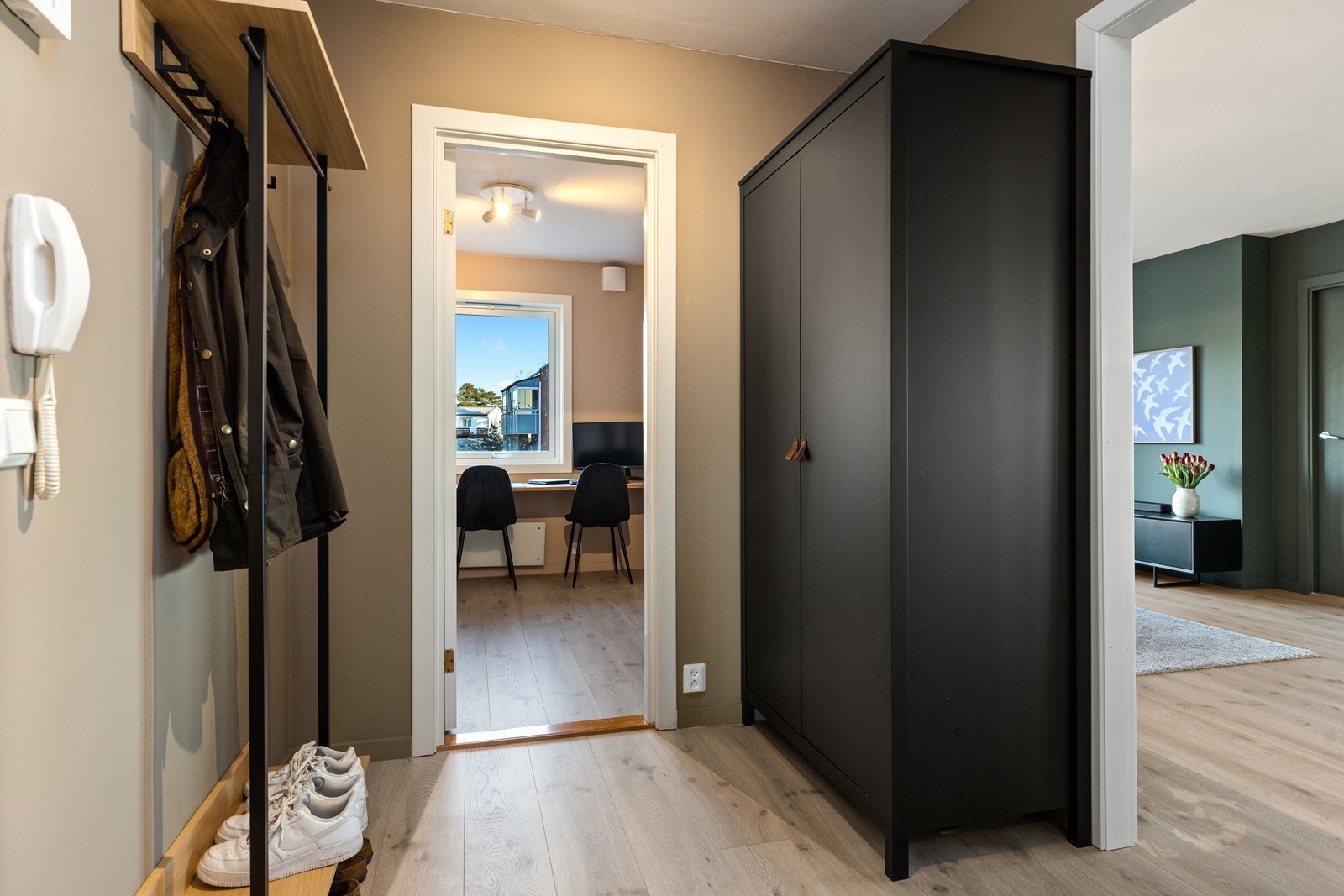 Romslig entré som gir en god førsteinntrykk Galleribilde