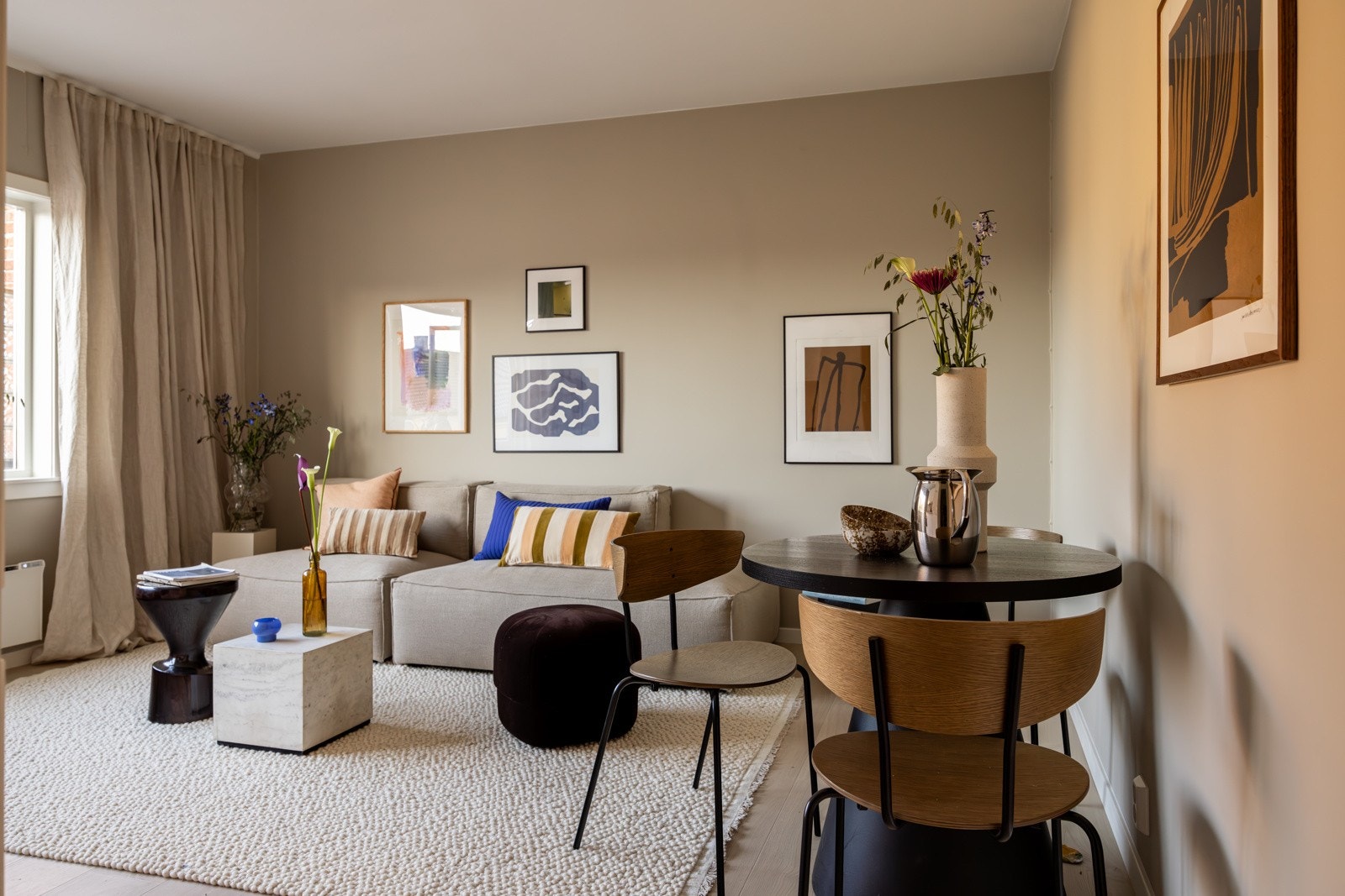 En lys og skikkelig fin 2-roms toppleilighet som er nyoppusset i 2024. Galleribilde