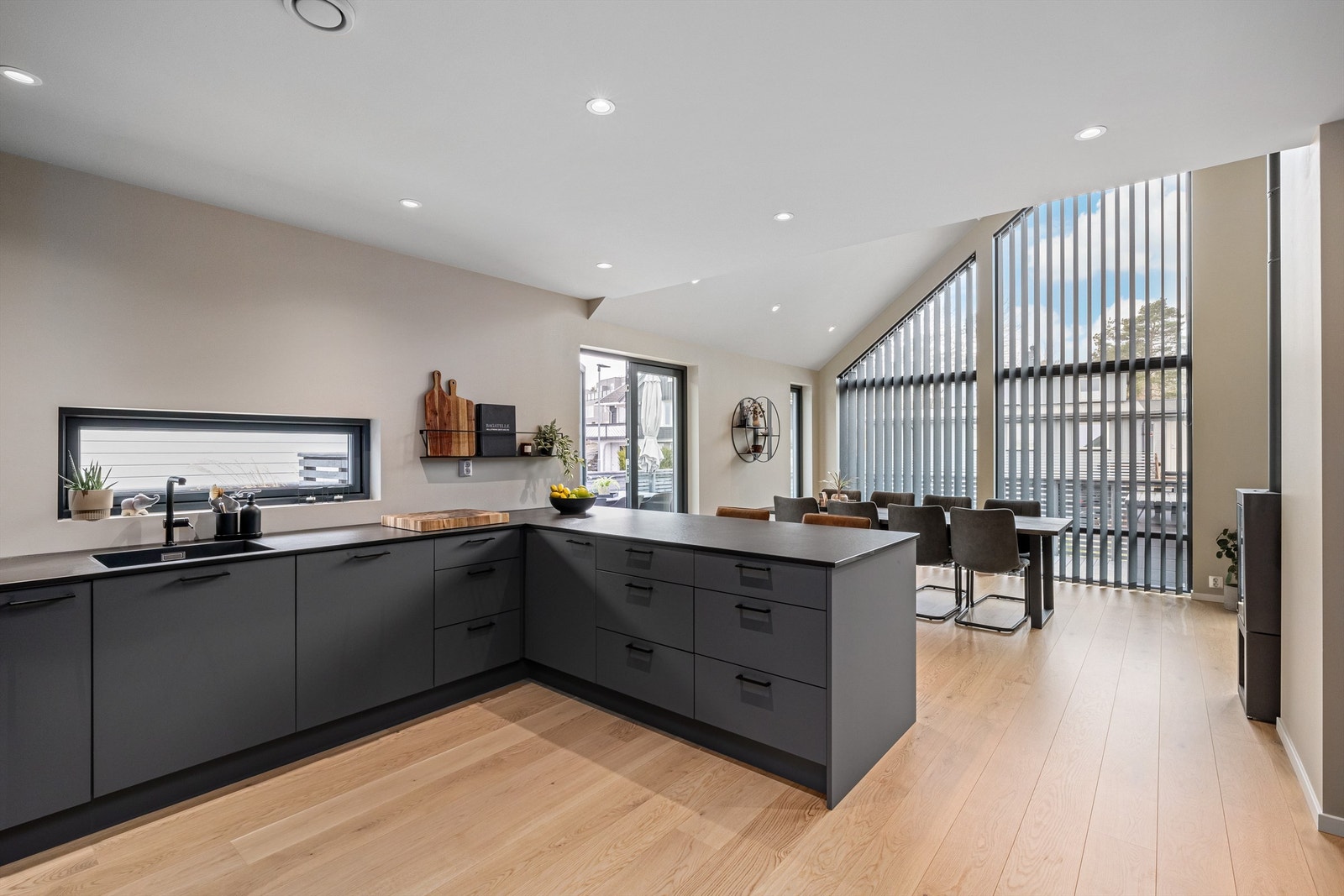 Samtlige hvitevarer er helintegrerte Galleribilde