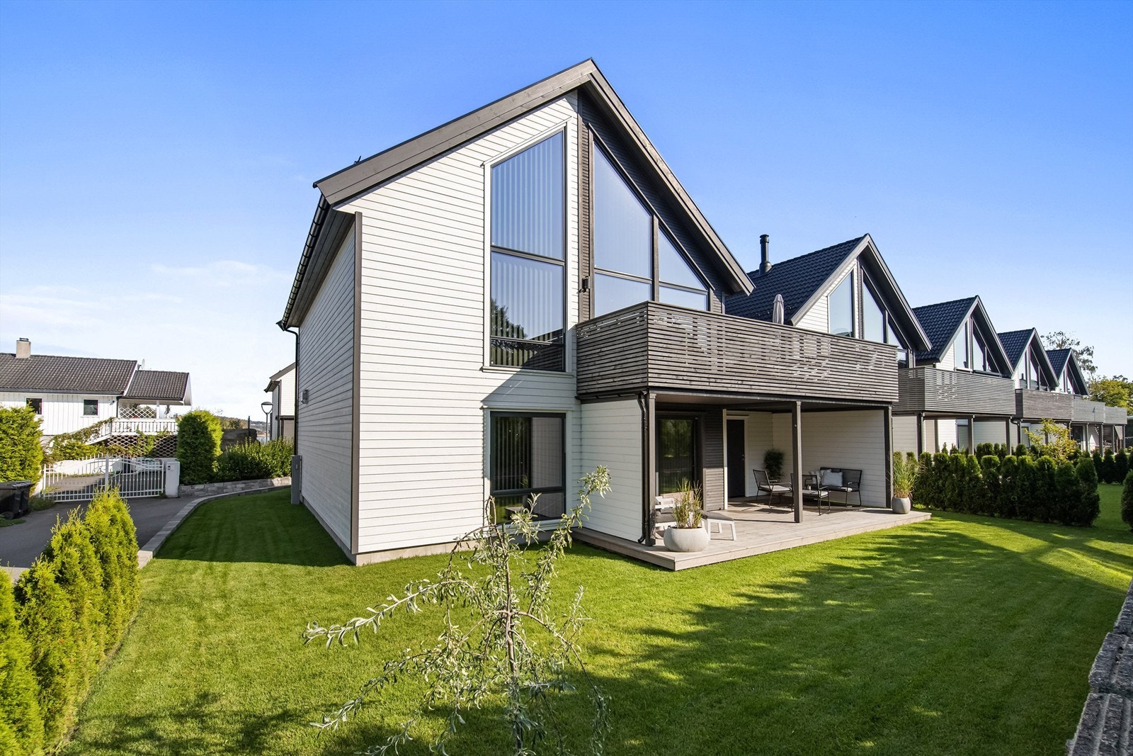 Fantastisk beliggende enebolig i sjønære omgivelser Galleribilde