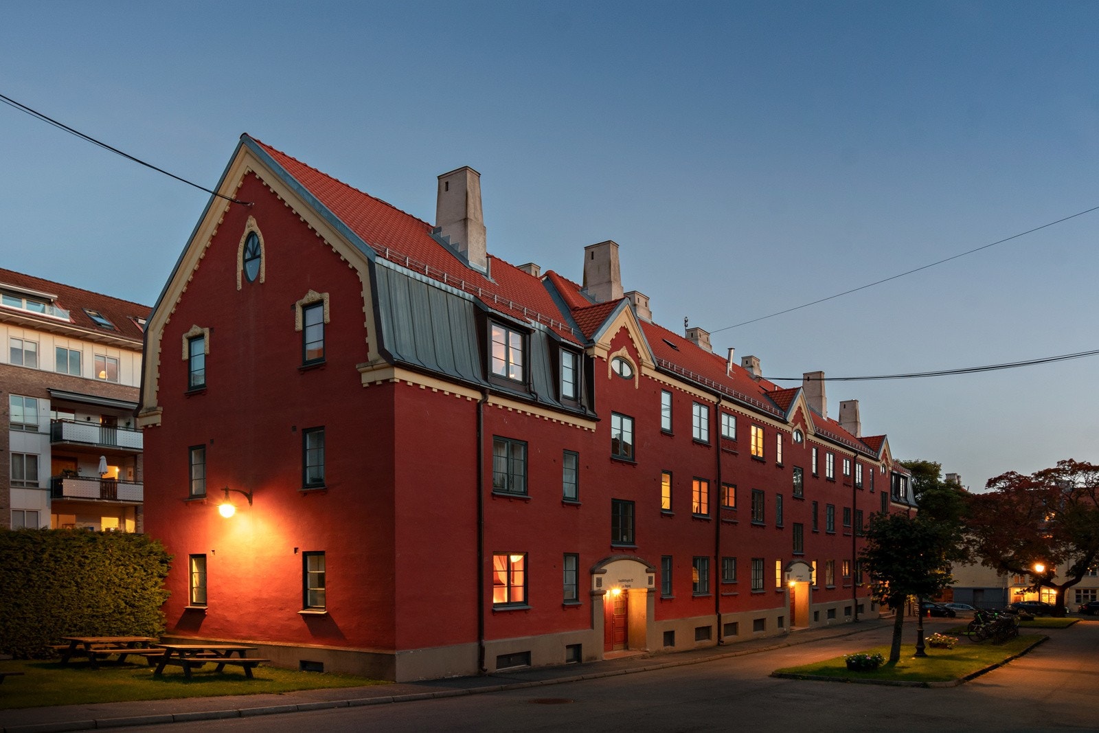 I 2023 ble sameiet ferdig med rehabilitering av alle tak i sameiet. Galleribilde