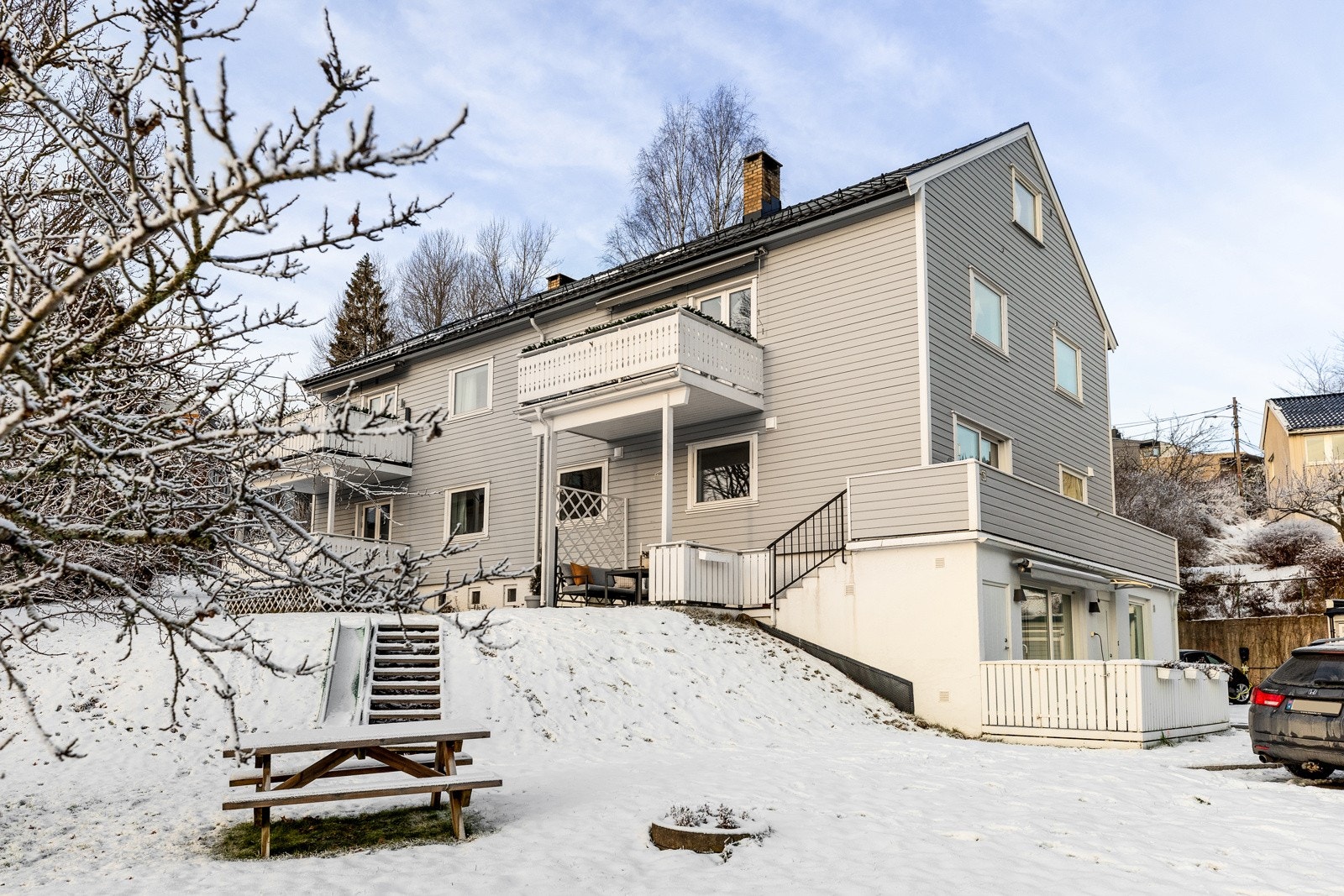 En sjelden mulighet med flott beliggenhet, stor terrasse og balkong Galleribilde
