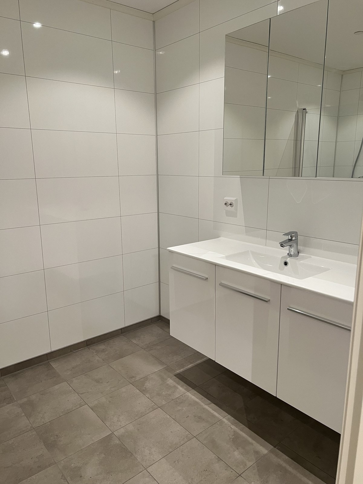 Badet er også romslig, det er også eget vaskerom i leilgheten. Galleribilde