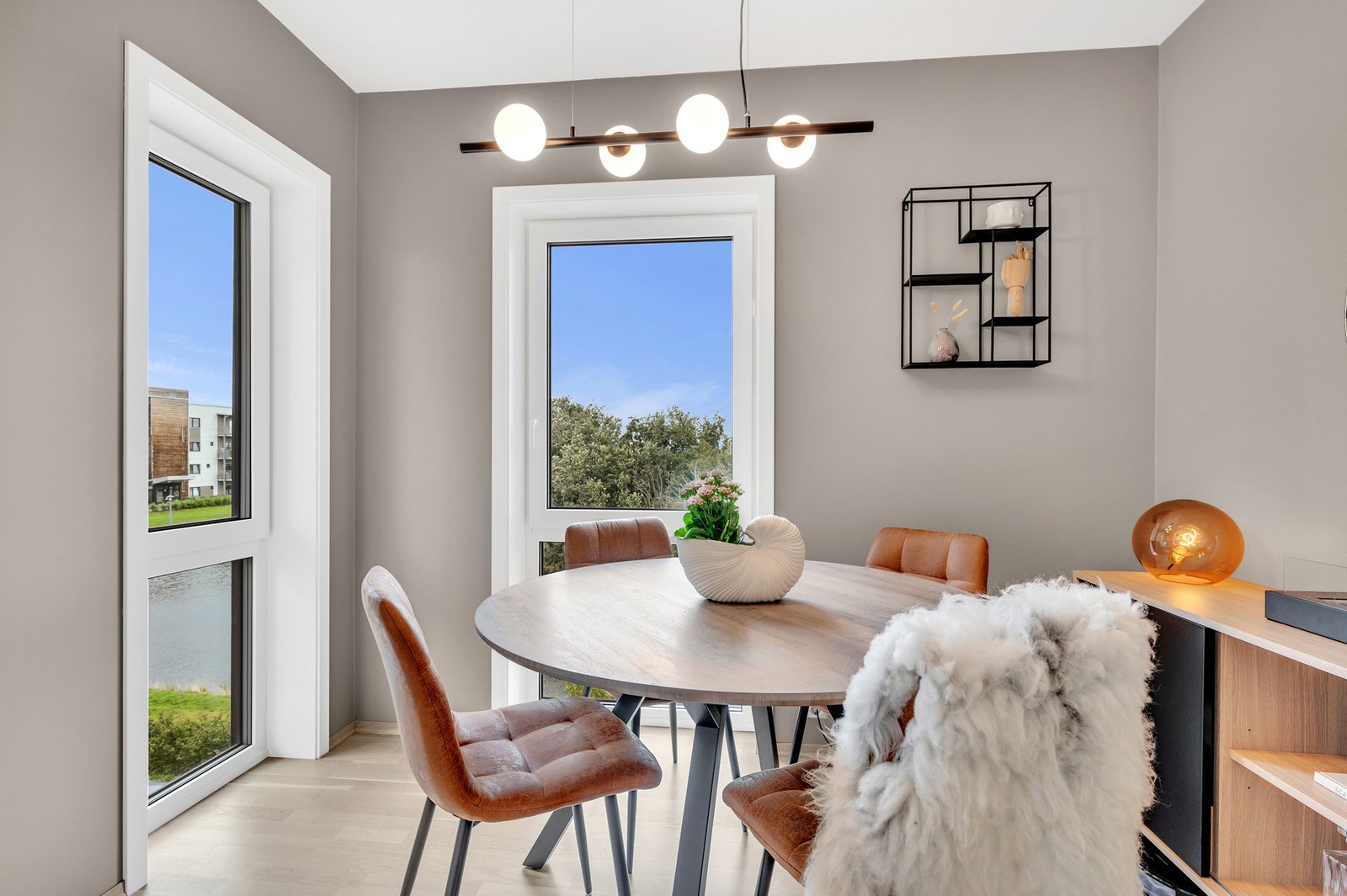 Soverom 2 på 6,5 kvm benyttes i dag som spisestue. Galleribilde