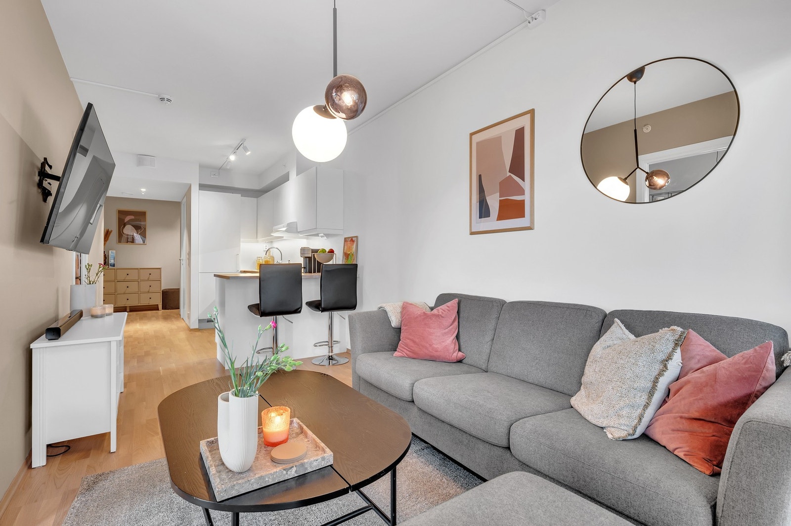 Her får man lave felleskostnader som inkl. bl.a TV-pakke, internett, fjernvarme (varmtvann/oppvarming), trappevask m.m. Galleribilde