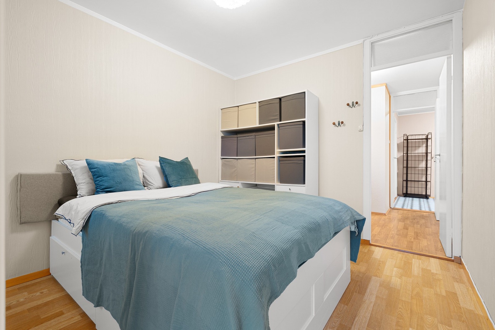 Hovedsoverommet er på 10.5 kvm med god plass til både dobbeltseng og garderobeløsninger. Galleribilde