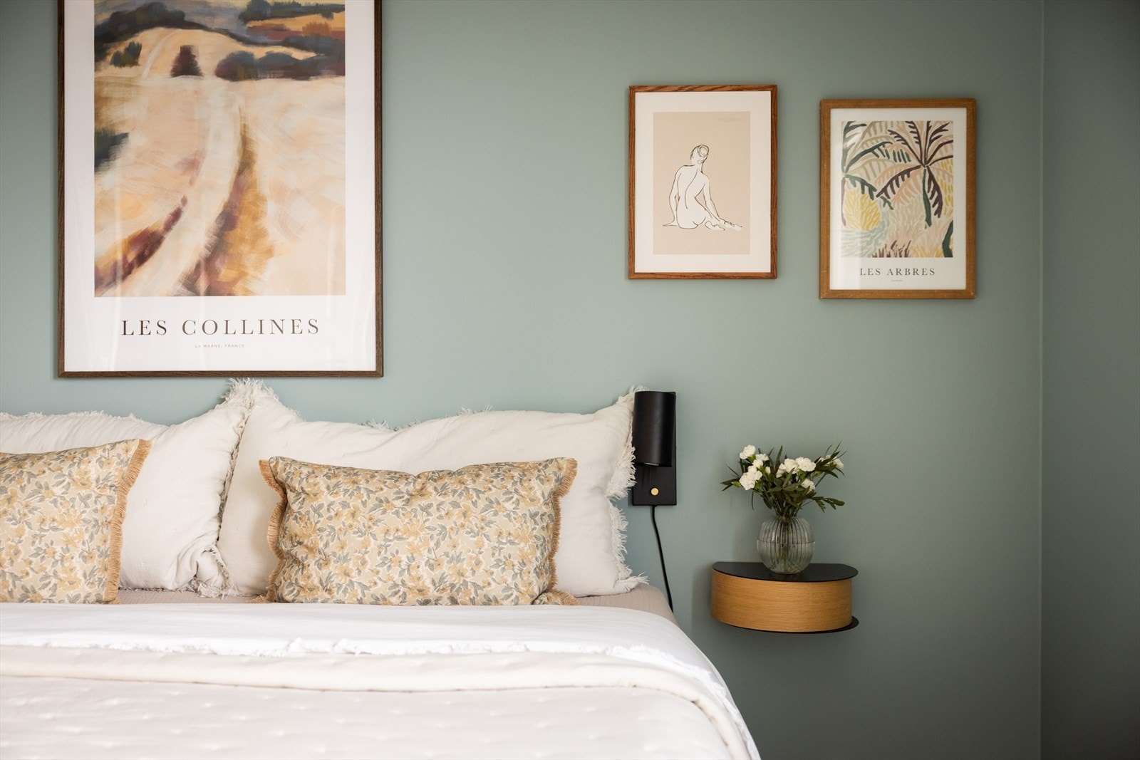 Den duse fargetonen gir rommet en lun følelse. Galleribilde