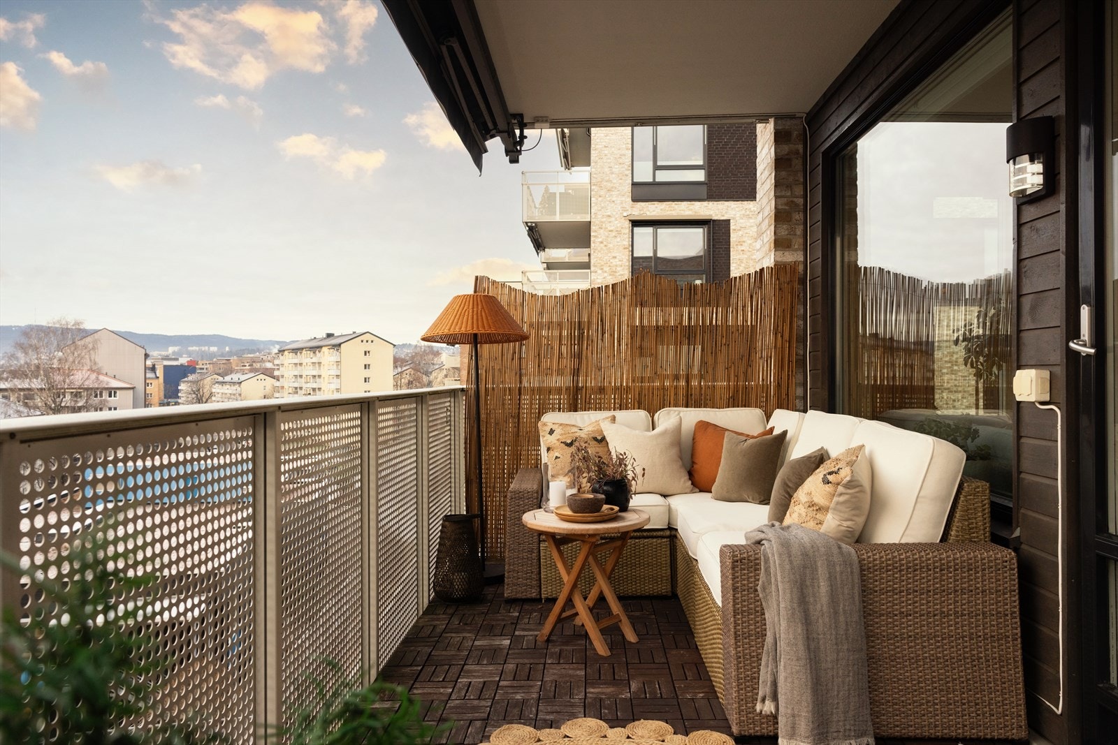 En lys og innbydende 4-roms leilighet med solrik balkong og garasjeplass m/el. Galleribilde